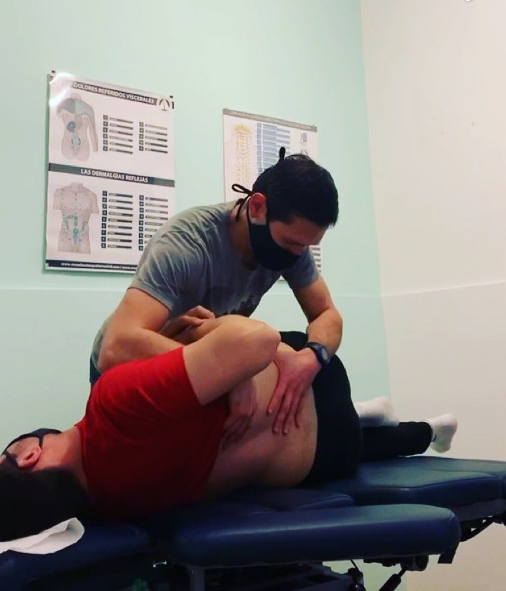 Sesión de osteopatía estructural y terapia manual en Villa Urquiza